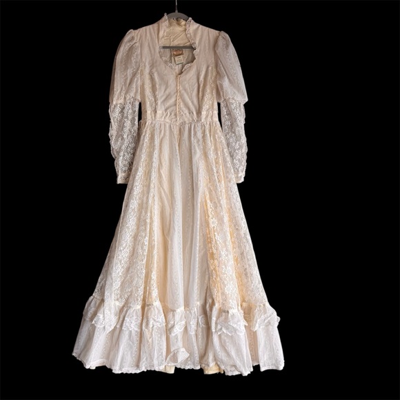 Gunne Sax Dresses & Skirts - Gunne Sax Elegant White Lace Long Dress